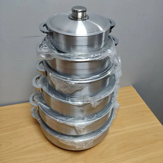 Aluminum pots wide with lids Full set