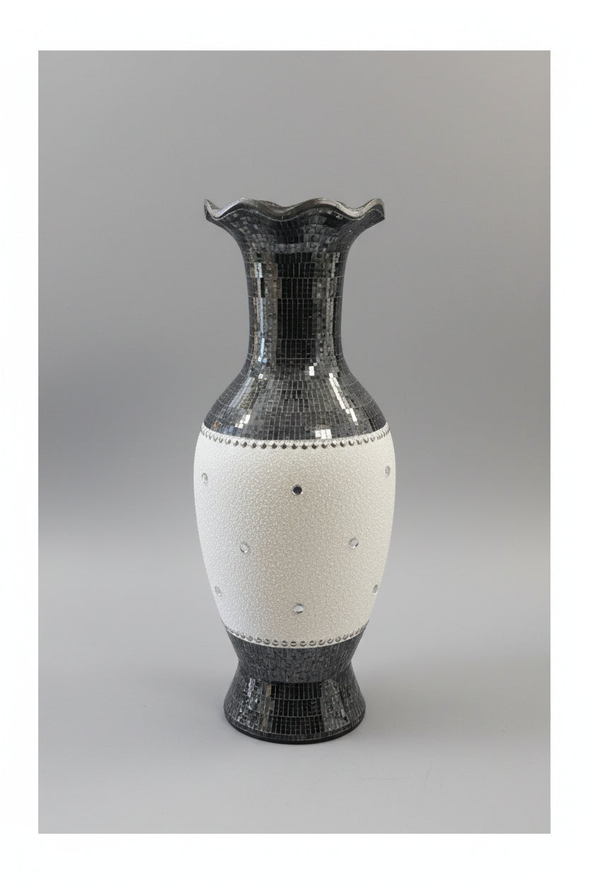 Elegant Vase Black 'n White
