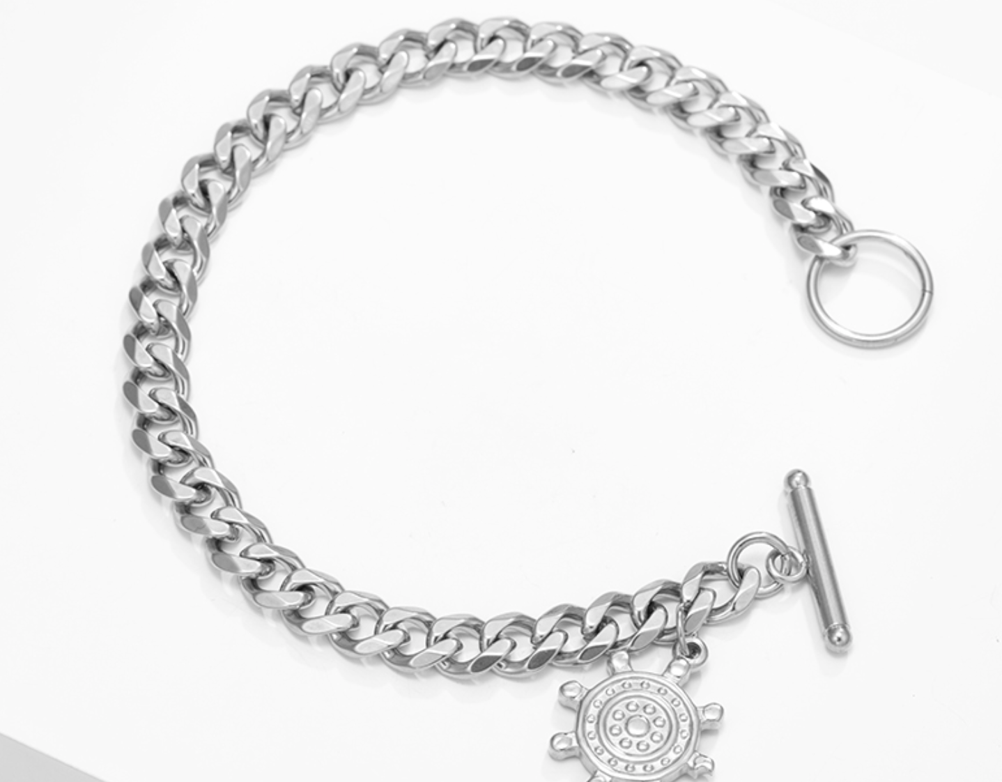 Stainless steel elegant bracelet