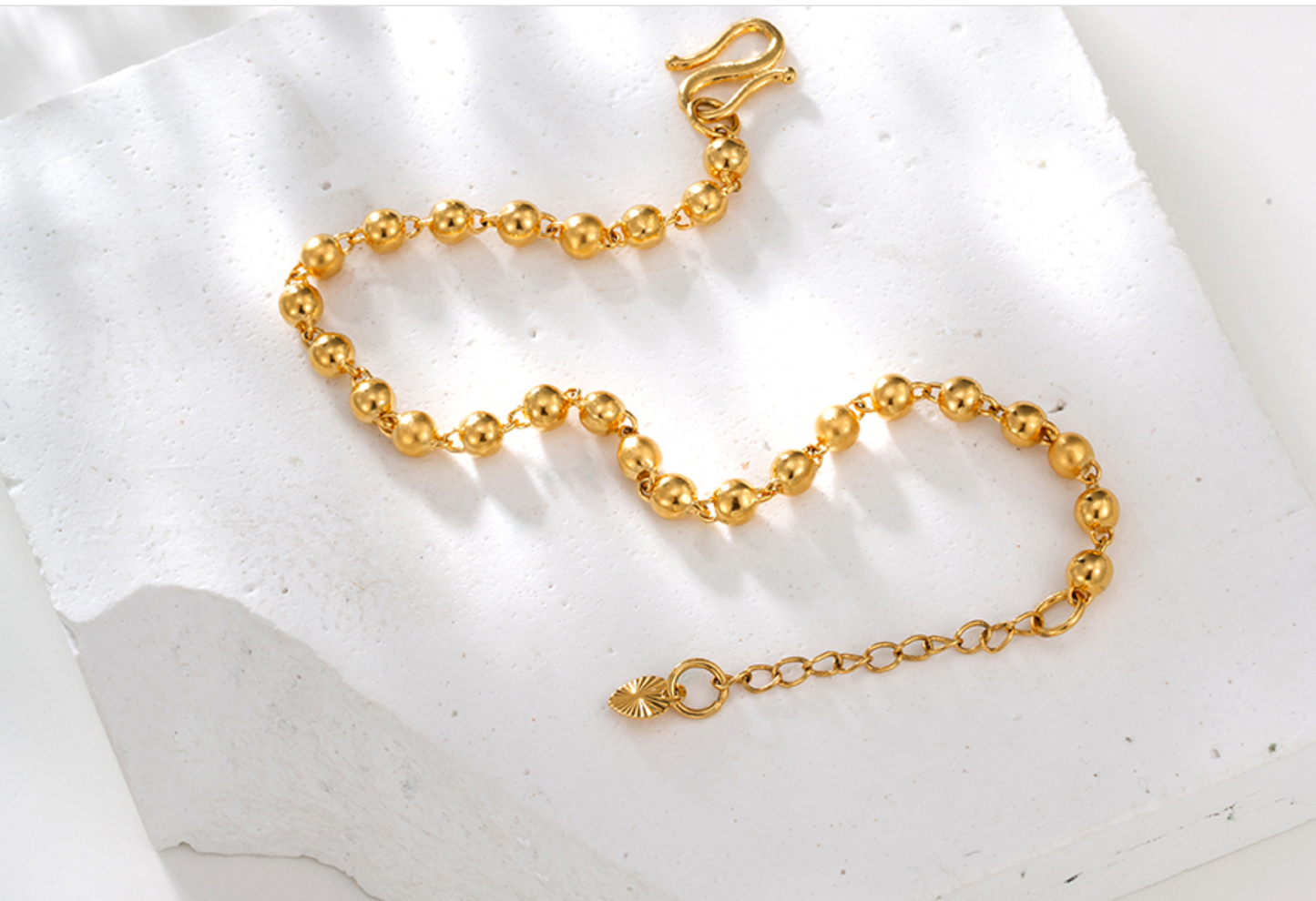 BRACELET A ELEGANT DESIGN
