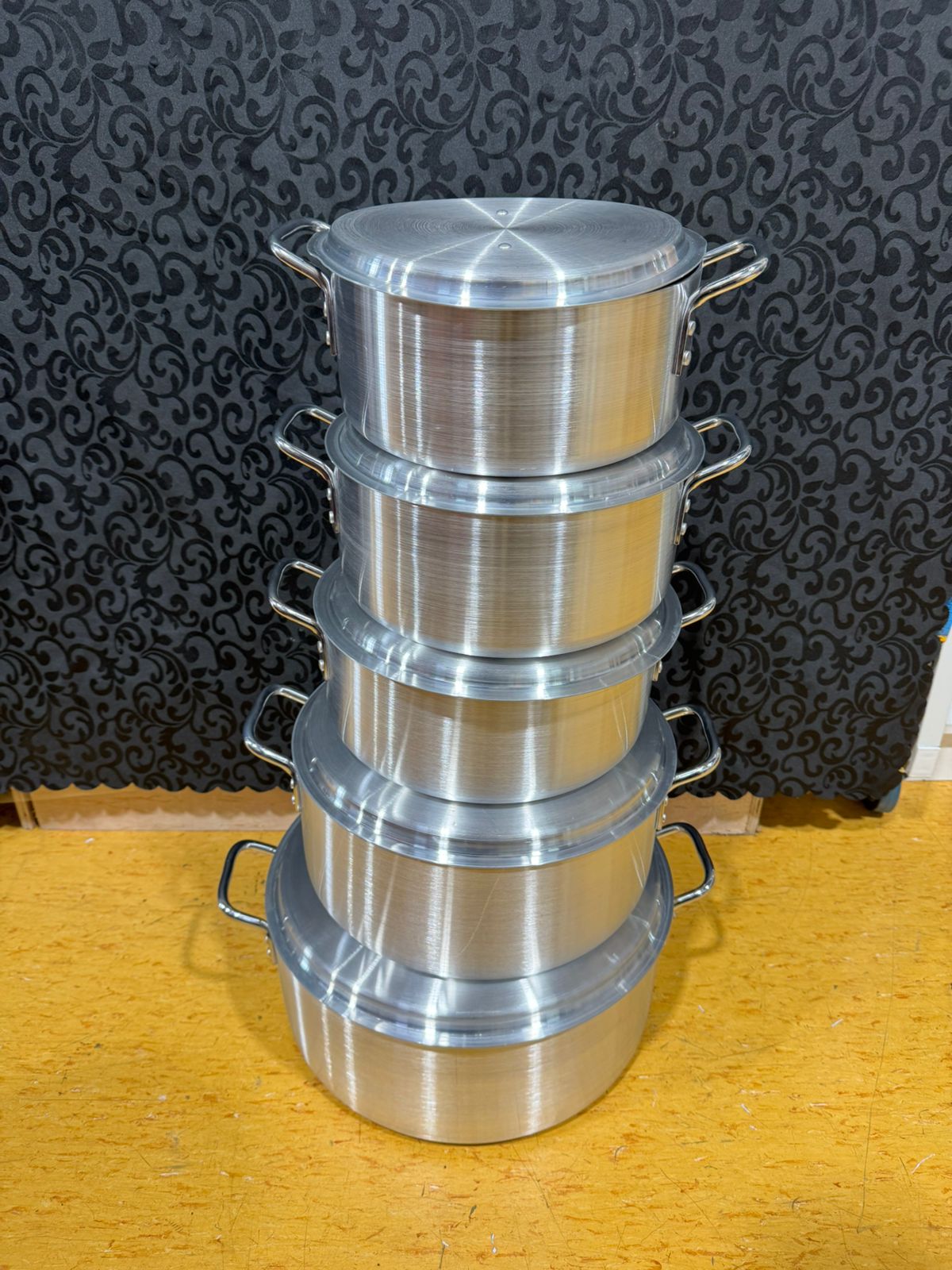 5 set Aluminum Pots with Lids 26CM - 42.5CM Commercial/Domestic